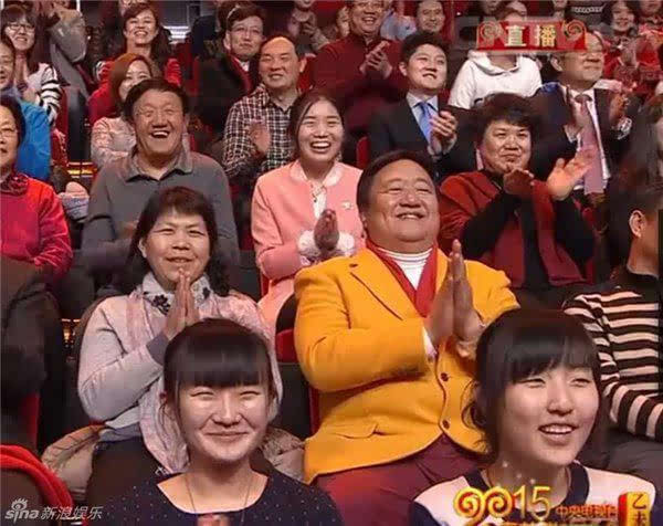 “笑脸哥”领衔春晚意外一夜走红的观众