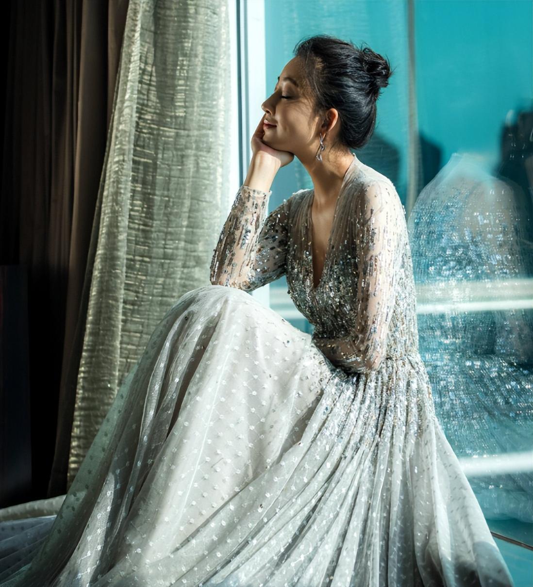 殷桃：半生悲欢，终究还是放下了