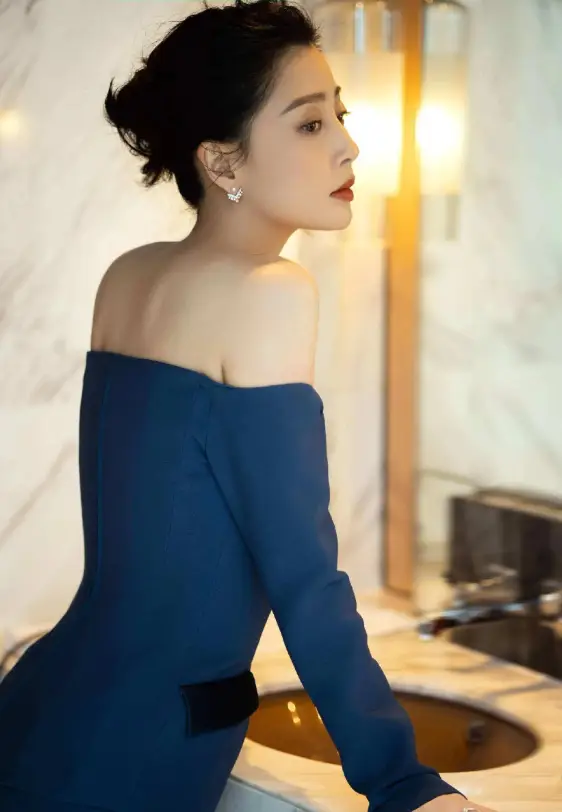 殷桃：半生悲欢，终究还是放下了