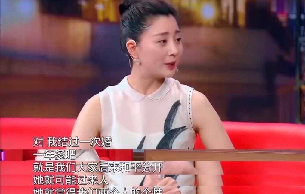 42岁的殷桃魅力不减，与富商、足坛名将均有交往，如今仍旧未婚