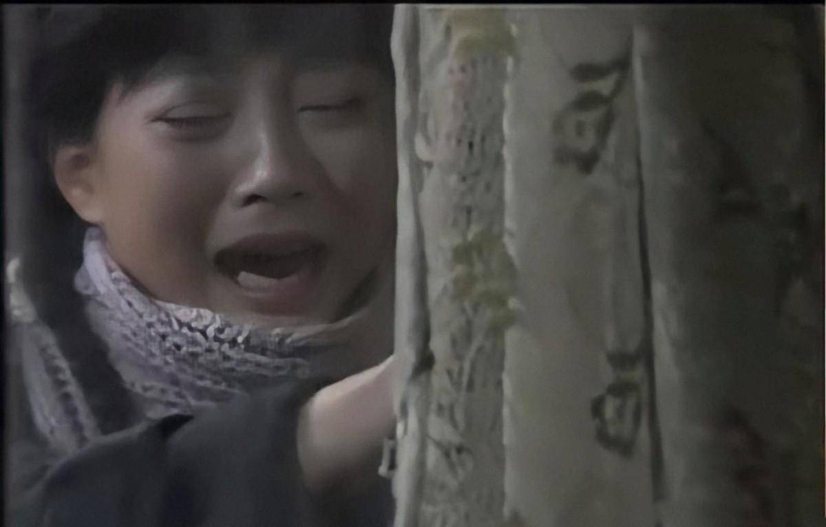 42岁的殷桃魅力不减，与富商、足坛名将均有交往，如今仍旧未婚