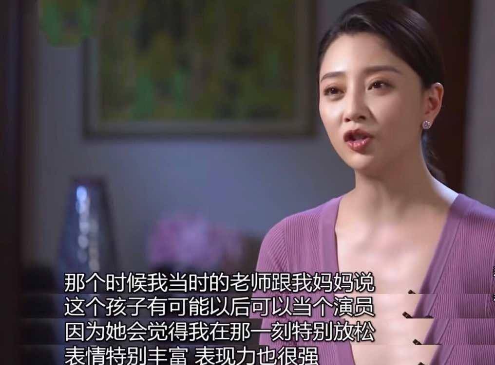 42岁的殷桃魅力不减，与富商、足坛名将均有交往，如今仍旧未婚