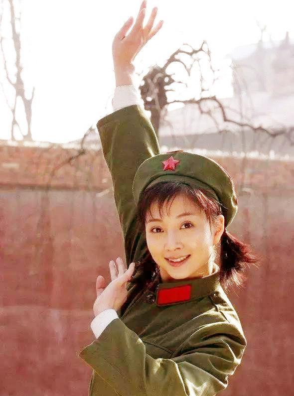 “人间水蜜桃”殷桃：前夫不听话10年，情断3个男人，今41岁还单身