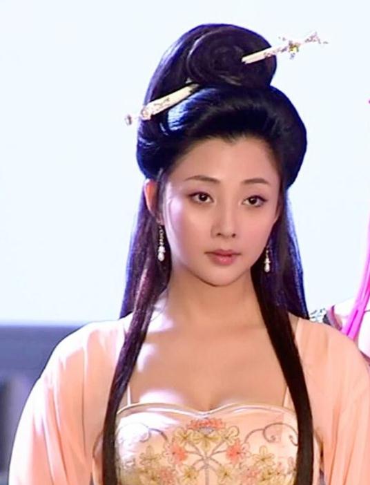 “人间水蜜桃”殷桃：前夫不听话10年，情断3个男人，今41岁还单身