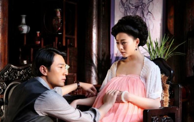 “人间水蜜桃”殷桃：前夫不听话10年，情断3个男人，今41岁还单身