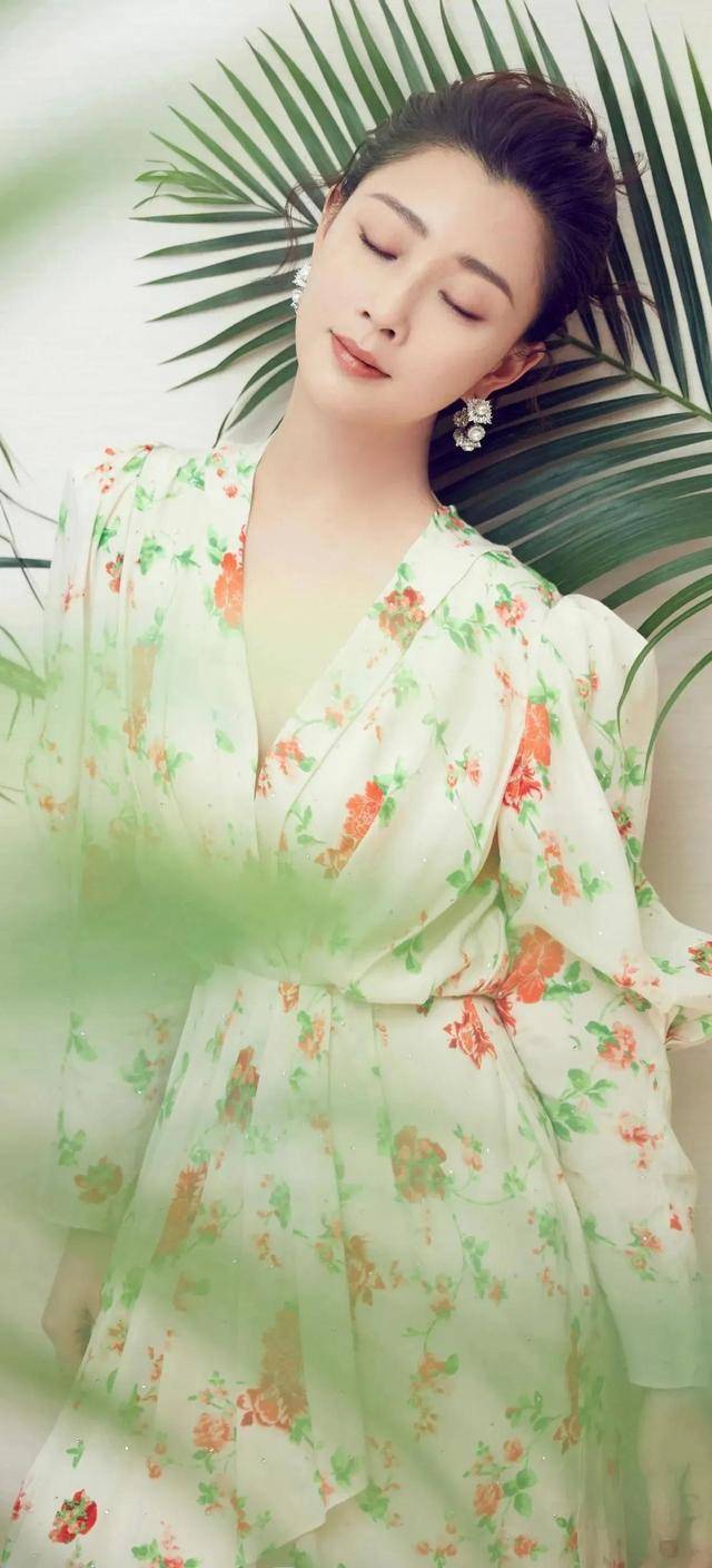 殷桃：人间水蜜桃，甜美娇嗔又妩媚，情路却那么坎坷