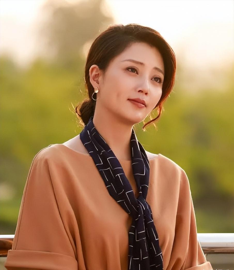 殷桃：四十多岁焕发第二春，曾迷倒六个男人，她的故事真不简单