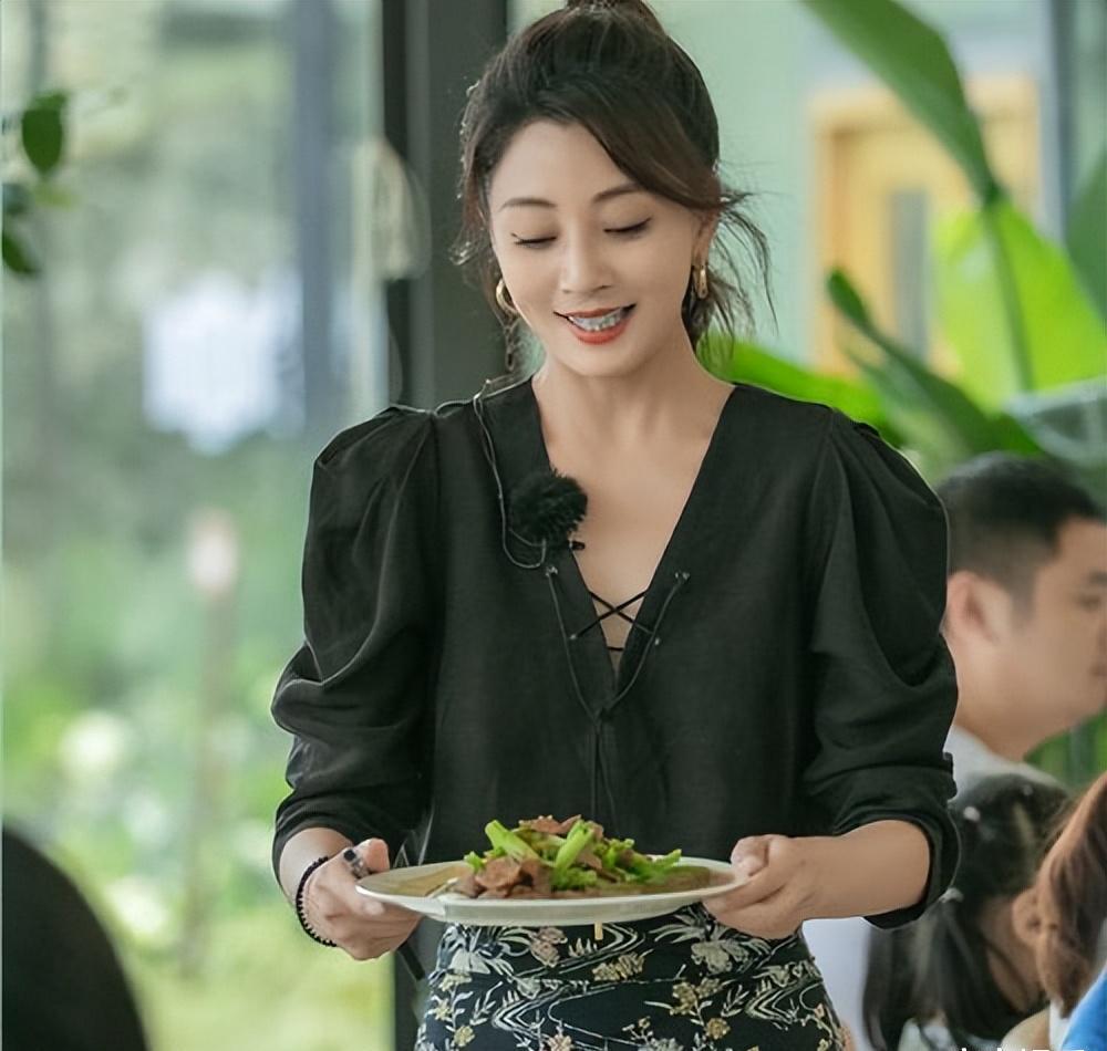 殷桃：四十多岁焕发第二春，曾迷倒六个男人，她的故事真不简单