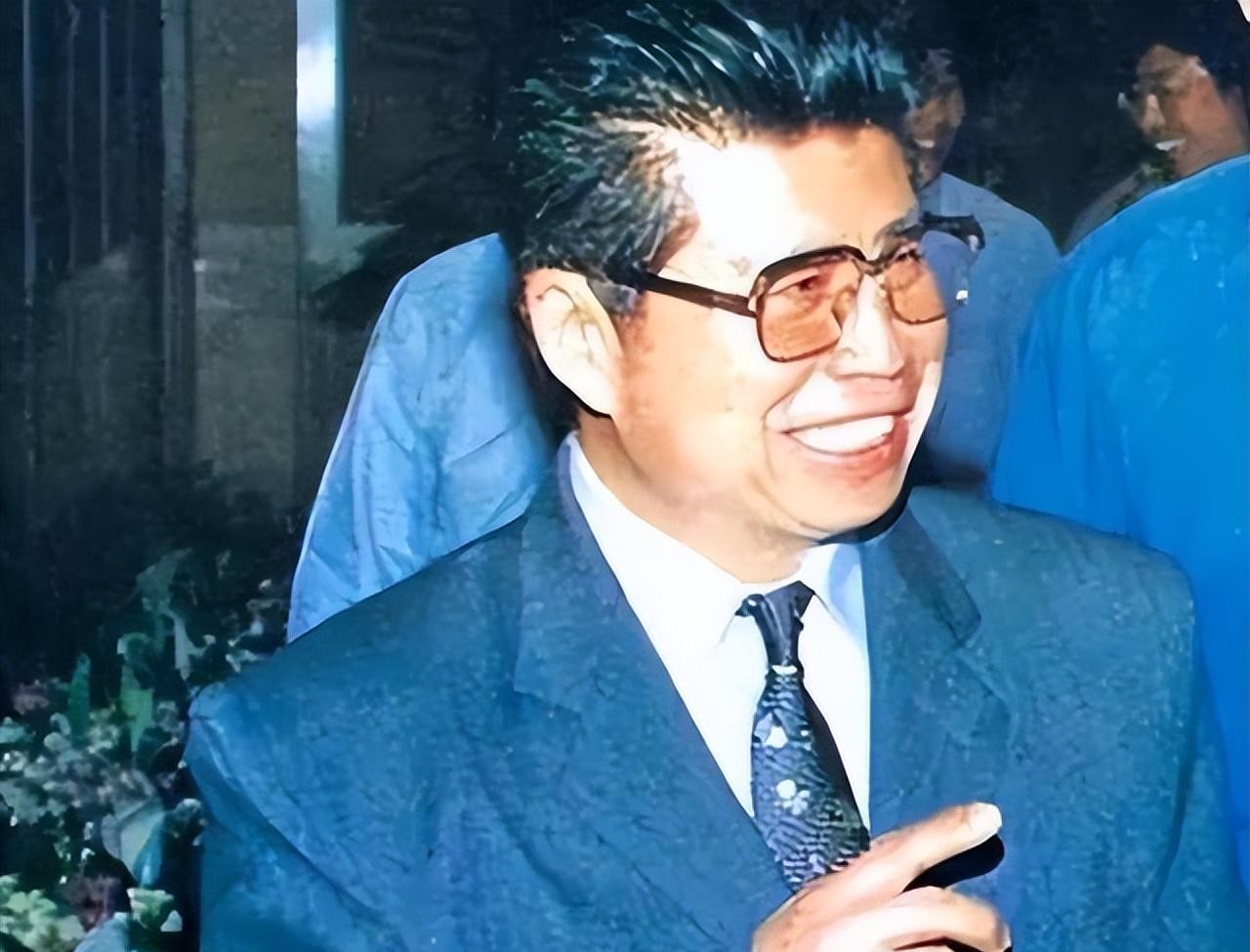 他是建国来逃跑级别最高的贪官：转移巨额财产逃跑，至今不知去向