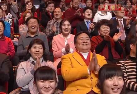 央视春晚“笑脸哥”：三十年前，我生活环境比“大衣哥”还差