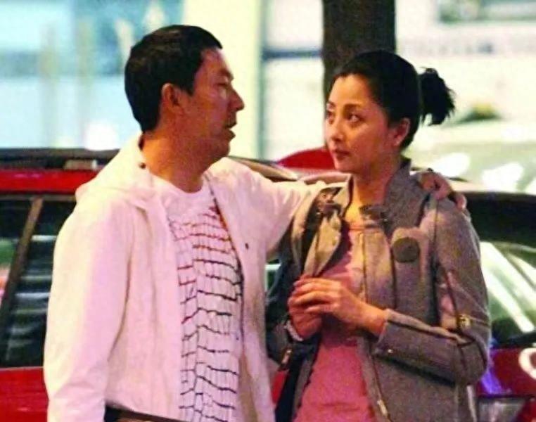 43岁殷桃新欢？入狱前夫，前任黑道老大，经历了好几个男人，真是厉害