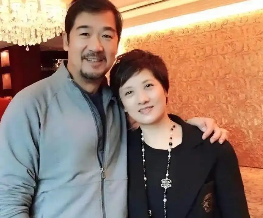 张国立与罗秀春离婚34年:他再婚有烦恼,她至今单身牵挂儿子
