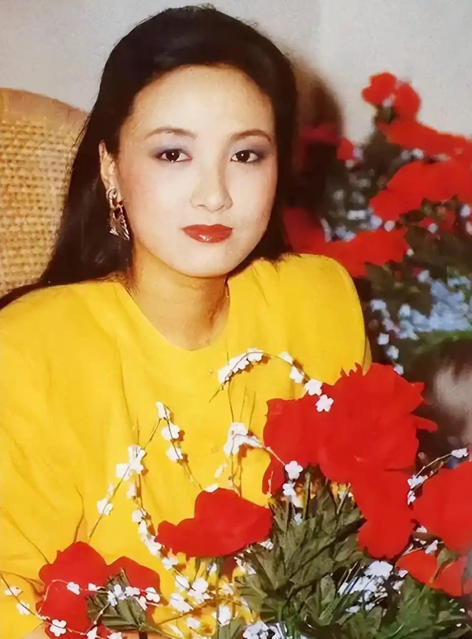 她是张国立前妻,老公移情别恋后她默默放手,现在67岁还是一个人