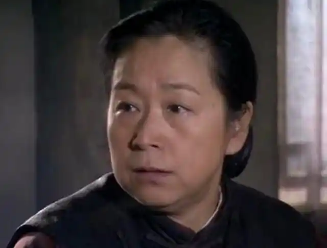 为了邓婕，张国立“抛弃”的前妻罗秀春，如今过得怎么样了？