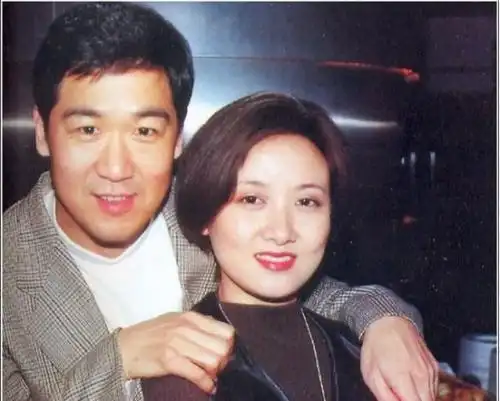 为了邓婕，张国立“抛弃”的前妻罗秀春，如今过得怎么样了？