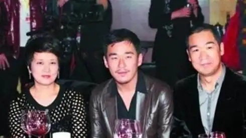 为了邓婕，张国立“抛弃”的前妻罗秀春，如今过得怎么样了？