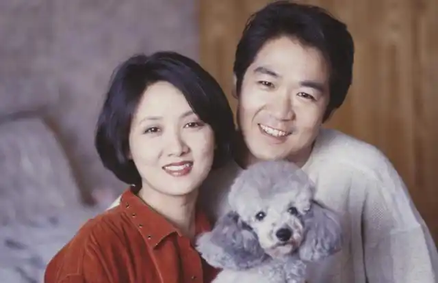 为了邓婕，张国立“抛弃”的前妻罗秀春，如今过得怎么样了？