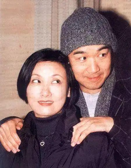 为了邓婕，张国立“抛弃”的前妻罗秀春，如今过得怎么样了？