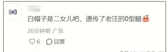 汪峰带四个娃现身机场，13岁二女儿罕见地露面，小苹果野性又高冷