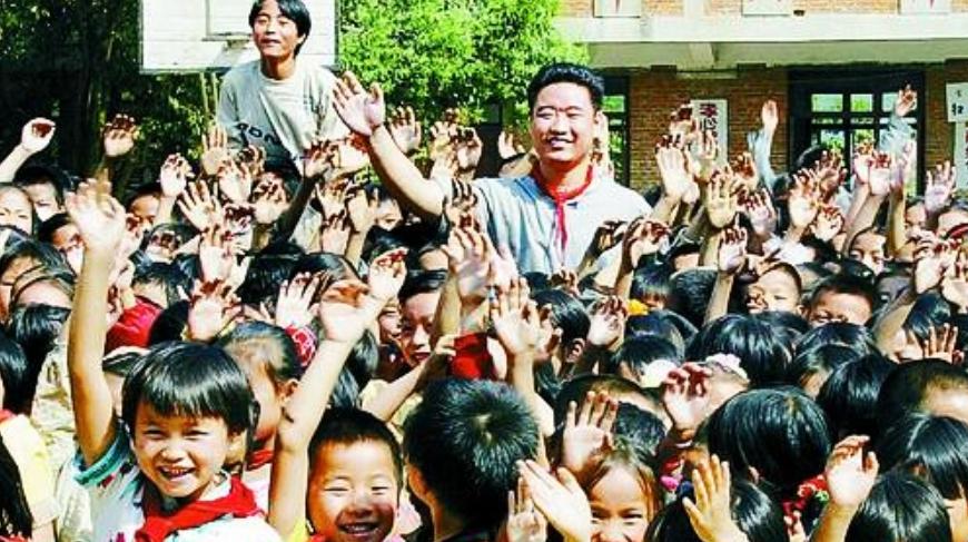 丛飞：行善11年，却被说好人没好报？他的女儿现状告诉你答案