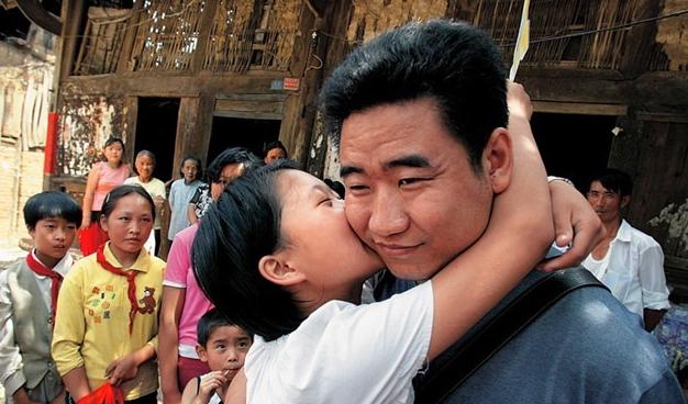 丛飞：行善11年，却被说好人没好报？他的女儿现状告诉你答案