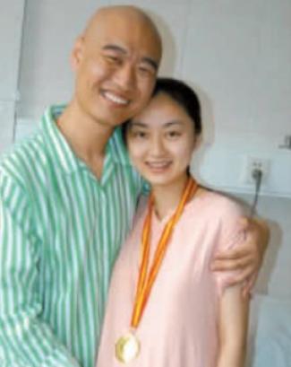 丛飞：行善11年，却被说好人没好报？他的女儿现状告诉你答案