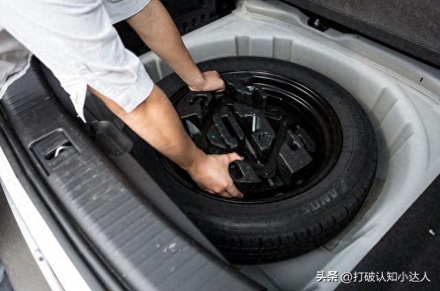 备胎放10年没用过会＂过期＂？老司机亲测后发现，很多车主都错了
