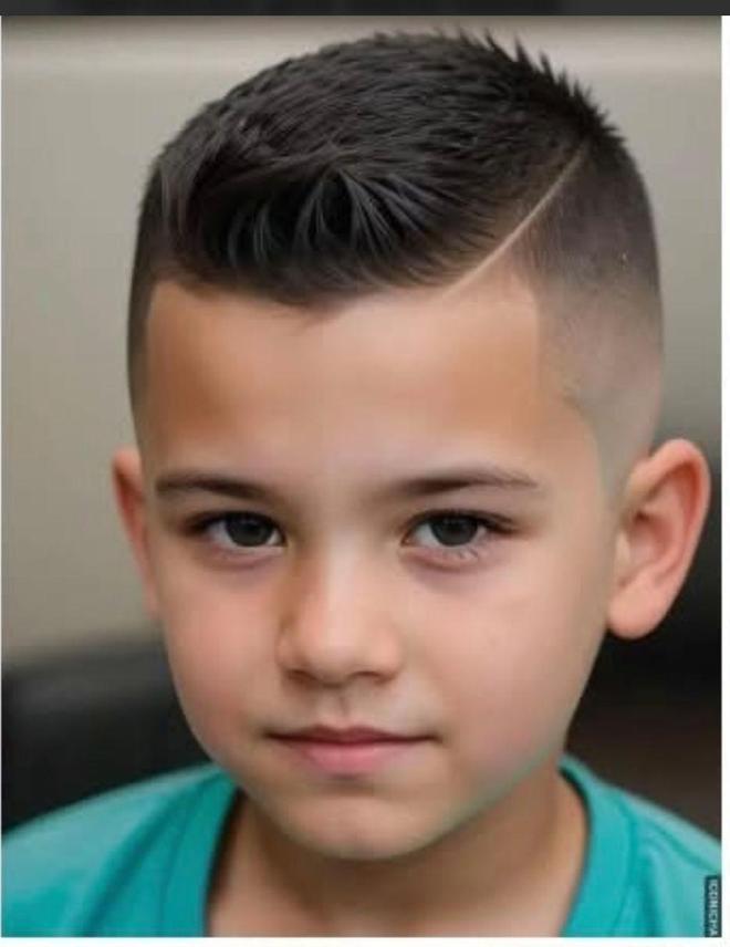 小男孩发型有多绝？渐变、刻痕……把童真和潮流焊死在头上