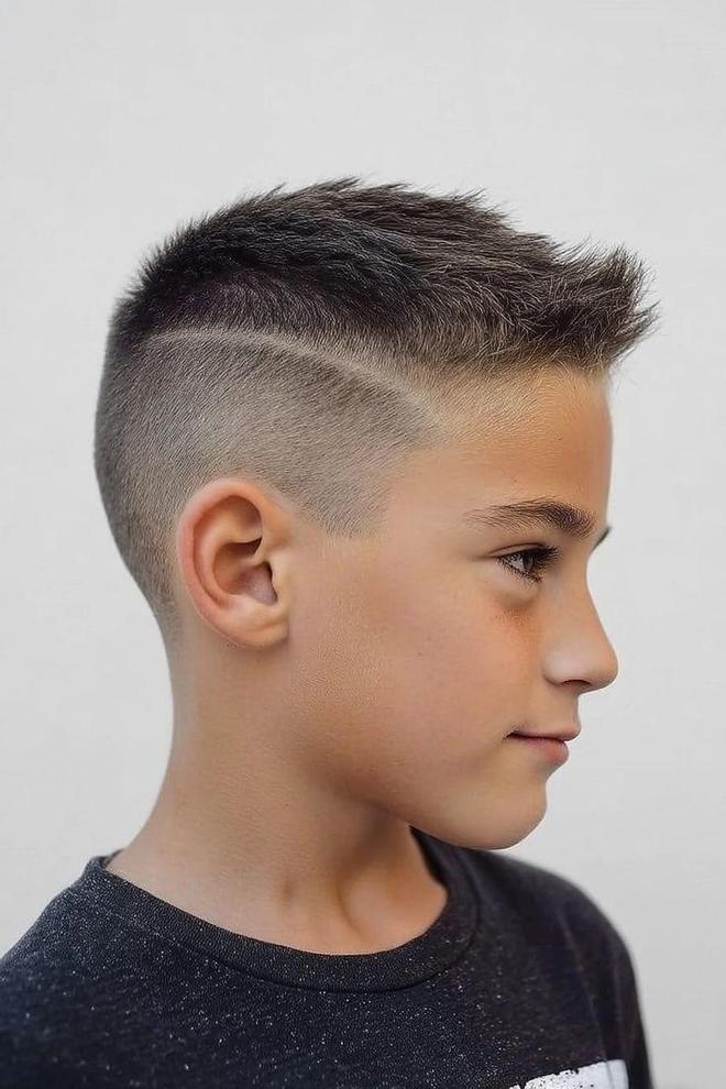 小男孩发型有多绝？渐变、刻痕……把童真和潮流焊死在头上