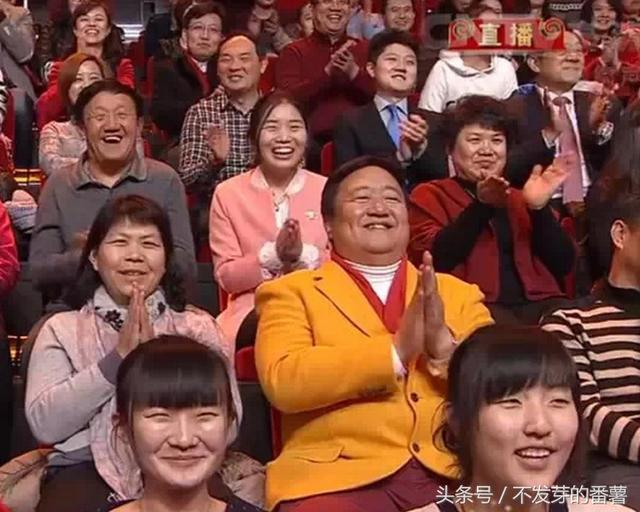 春晚最牛观众笑脸哥真实身份揭秘，他的背景有多大
