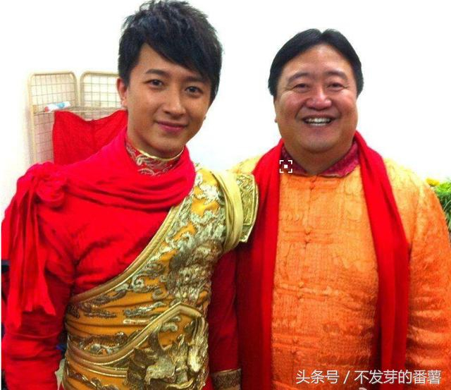 春晚最牛观众笑脸哥真实身份揭秘，他的背景有多大