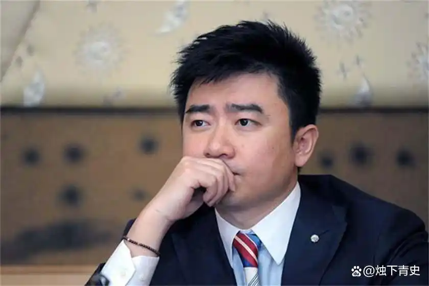 芮成钢曾参加克林顿的私人聚会，服刑六年，出狱以后仍年薪300万