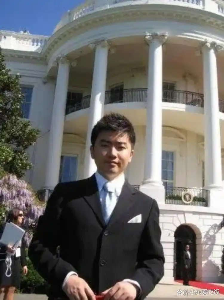 回顾央视名嘴芮成钢：因贪污受贿入狱6年，出狱后年薪300万引争议