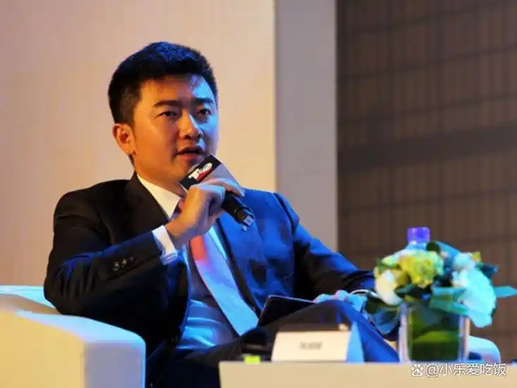 回顾央视名嘴芮成钢：因贪污受贿入狱6年，出狱后年薪300万引争议