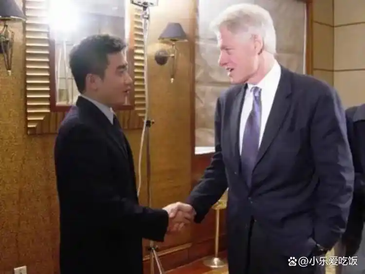 回顾央视名嘴芮成钢：因贪污受贿入狱6年，出狱后年薪300万引争议