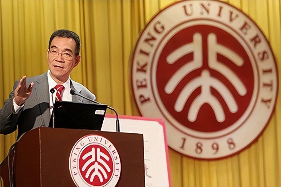 1979年台军连长游泳回大陆，后成中国顶级智囊，父亲去世隔空祭拜