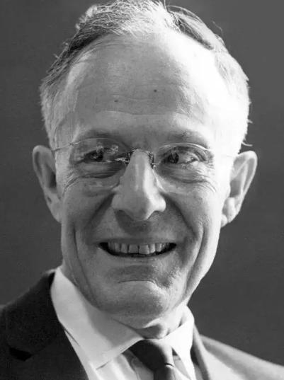 1979年台军连长游泳回大陆，后成中国顶级智囊，父亲去世隔空祭拜