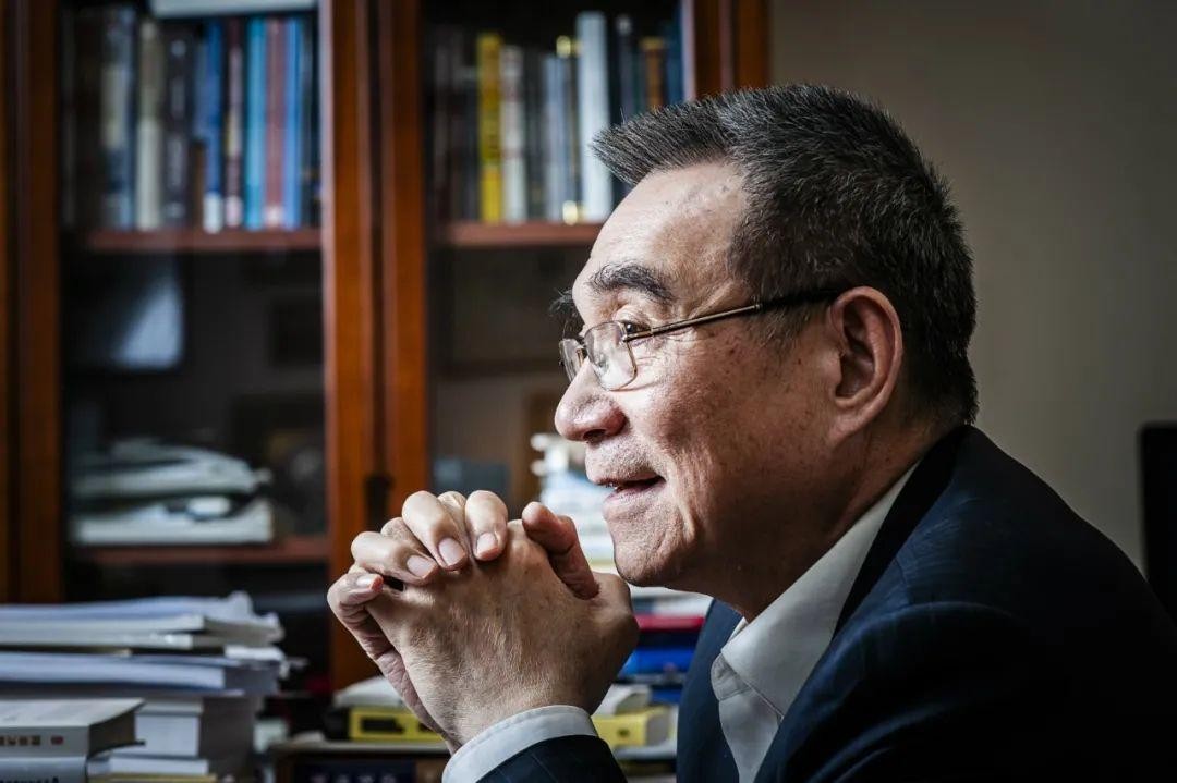 1979年台军连长游泳回大陆，后成中国顶级智囊，父亲去世隔空祭拜