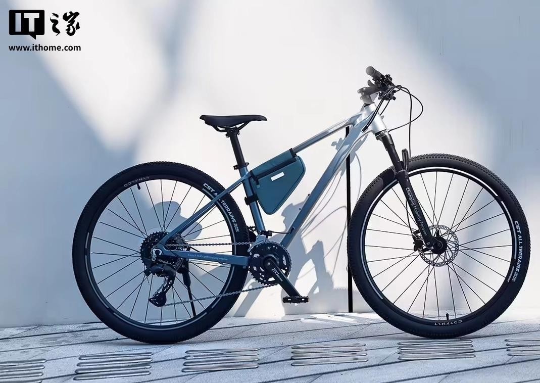 别卷了！ 当车企还在拼激光雷达，领克已经给车主娃造了台卡丁车