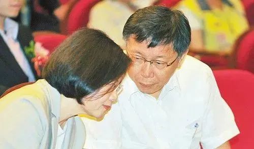 民进党支持度雪崩？曾投给蔡英文的选民转投向他