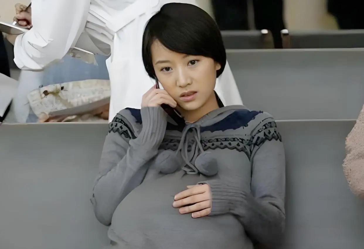 《蜗居》：半推半就跟宋思明上了床，海藻是如何堕落的？