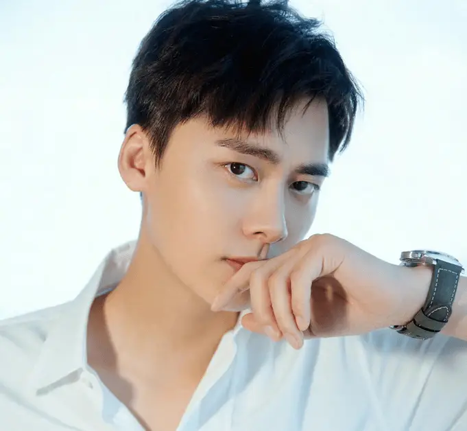 李易峰多次嫖娼？李还有更多大瓜？王嘉尔陈伟霆被牵连？baby碰瓷刘亦菲？魏晨怎么了？某男星也塌房了？小扒问答回复