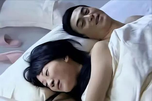 《蜗居》海藻到死都不知道，让宋思明神魂颠倒的，只是她的第一次