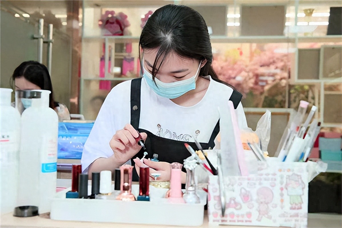 美甲学校哪家好?