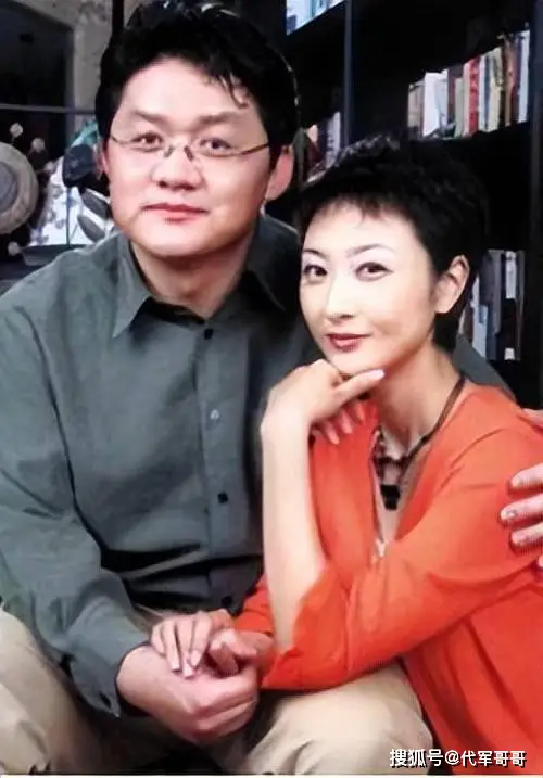 18年前，北京台美女主持人胡紫薇，大闹丈夫张斌发布会，如今怎样了？