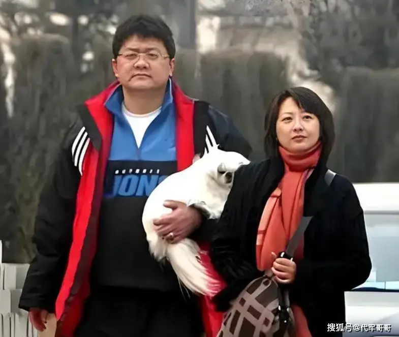 18年前，北京台美女主持人胡紫薇，大闹丈夫张斌发布会，如今怎样了？