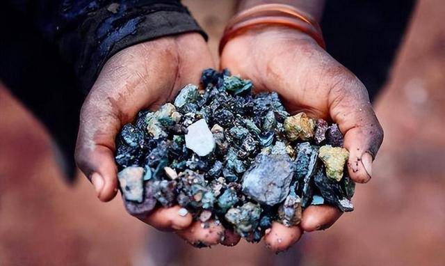 开打！荷兰剥夺中方控制权，除氟石和铋外，北京还有5张反制王牌