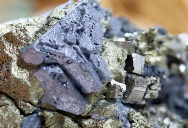 开打！荷兰剥夺中方控制权，除氟石和铋外，北京还有5张反制王牌