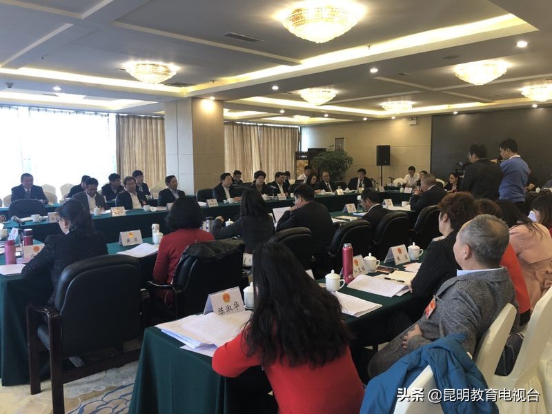 2019昆明“两会” | 程连元参加五华官渡代表团分组审议强调:教育优先发展是一个长期战略