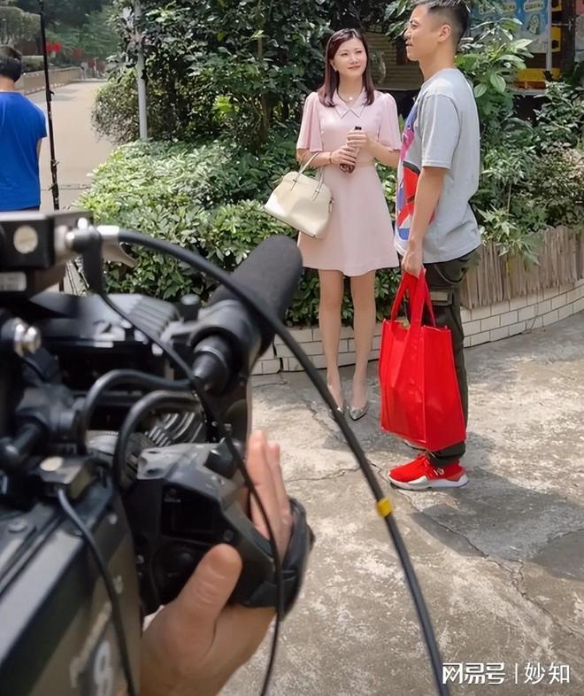 都是广东主持人，没想到他俩是夫妻，结婚生子多年，一起打拼事业